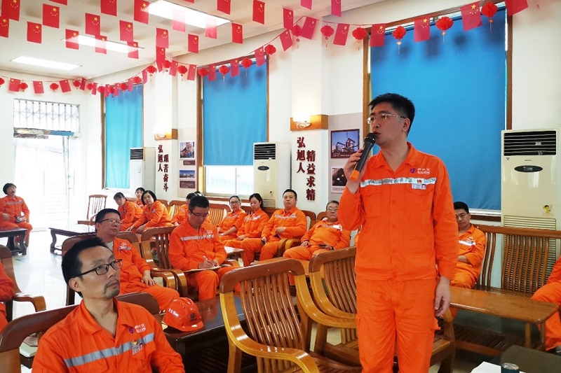 泸天化公司组织发展清廉警示教育片学习(图1)