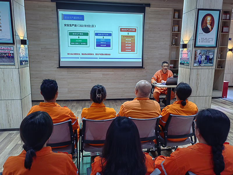 弘旭公司发展安全出产月专题培训(图1) 弘旭公司发展安全出产月专题培训(图1)