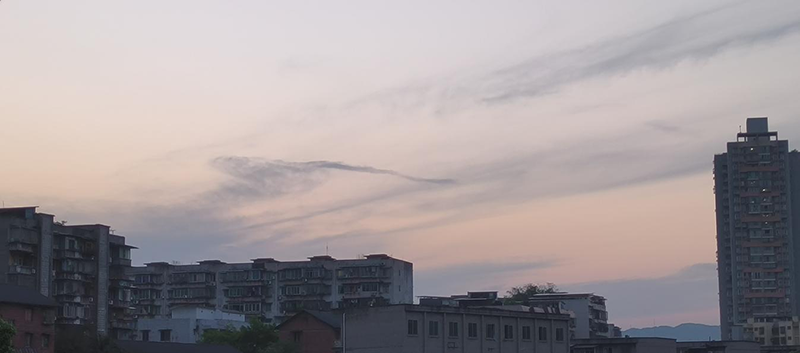 炎夏的云(图2)