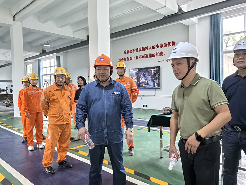 泸天化集团公司外部董事赴弘旭公司调研领导工作(图4) 泸天化集团公司外部董事赴弘旭公司调研领导工作(图4)