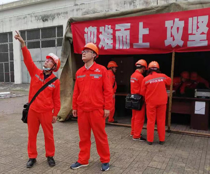 弘旭公司党委书记熊辉率队赴中海沥青项目部查抄领导并慰问员工(图2) 弘旭公司党委书记熊辉率队赴中海沥青项目部查抄领导并慰问员工(图2)
