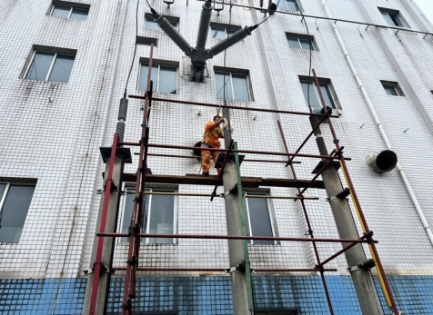 弘旭公司实现110KV纳化线避雷器清洁查抄