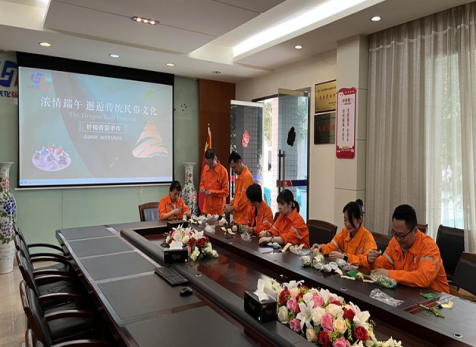 弘旭公司支工会进行“巧手慧心 香囊传情”端午香囊制作活动
